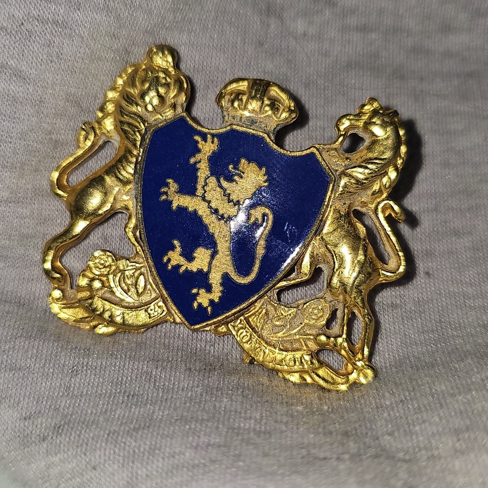 Vintage Heraldic Gold and Blue Lion Crest Brooch - Picture 2 of 3
